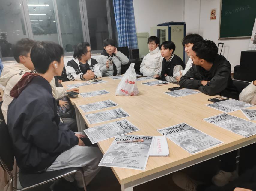 English Corner会议讨论场景